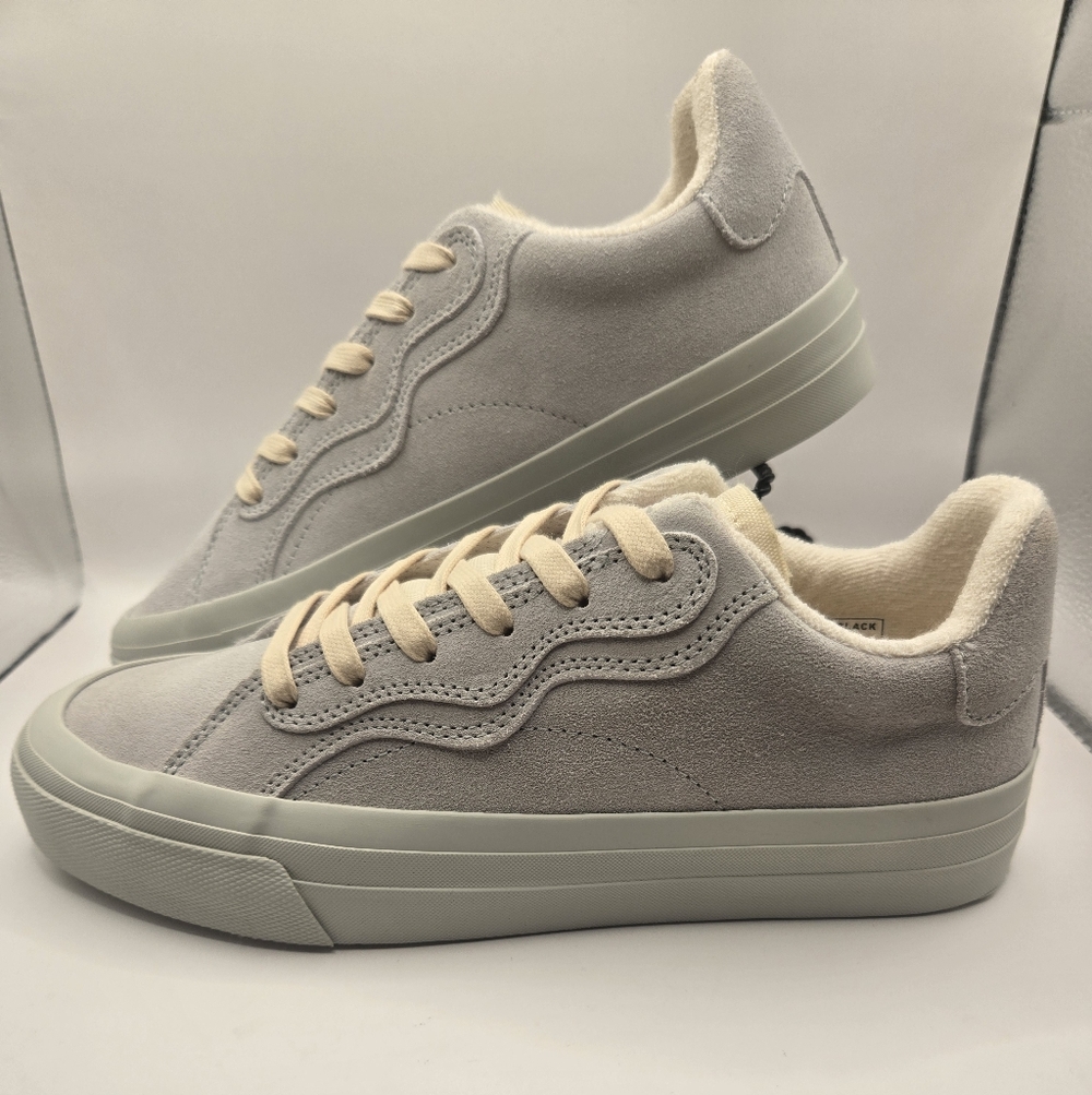 NIB Brandblack No Name suede sneakers in a Lt Gray and Cream Colorway. Men's 8.5